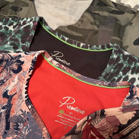 Scrub tops bundle - Picture 4 of 4